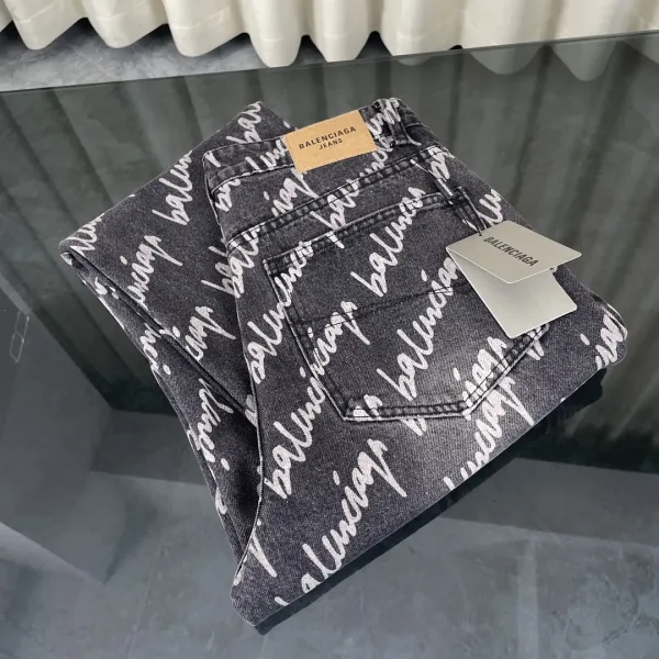 Balenciaga Kjol replica lyx Vit Svart Washed Logo Is Jeans