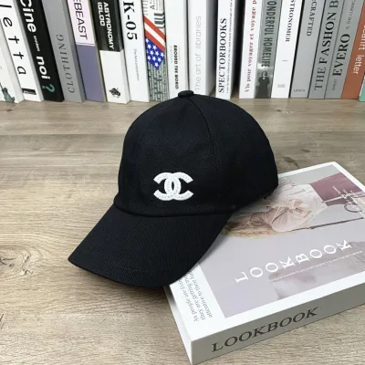 Chanel Hat replika lyxig svart broderad logotyp basebollkeps med paljetter