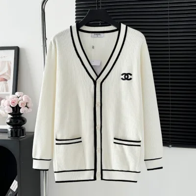 Chanel Skjorta replika lyx super klon White Knit Logo Sweater