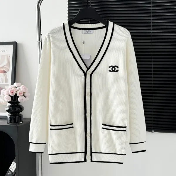 Chanel Skjorta replika lyx super klon White Knit Logo Sweater