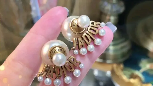 Dior ??rh?¡èngen replika lyx