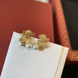 Dior ??rh?¡èngen replika lyx Gold Tone Letter Pearl Stud Swarovski
