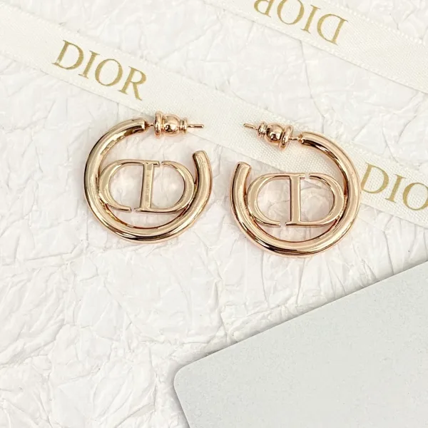 Dior ??rh?¡èngen replika lyx Logo Chic kod S?¡èljer nu tillg?¡ènglig
