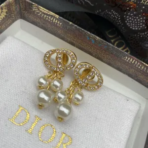 Dior ??rh?¡èngen replika lyx Retro Letter Pearl Diamond Temperament Tofs