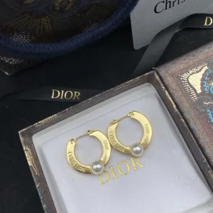 Dior ??rh?¡èngen replika lyx Retro Letter Pearl Temperament