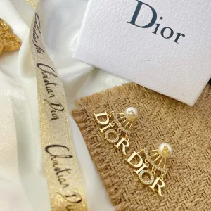 Dior ??rh?¡èngen replika lyx Silver Hot Home Letter Pearl Samma