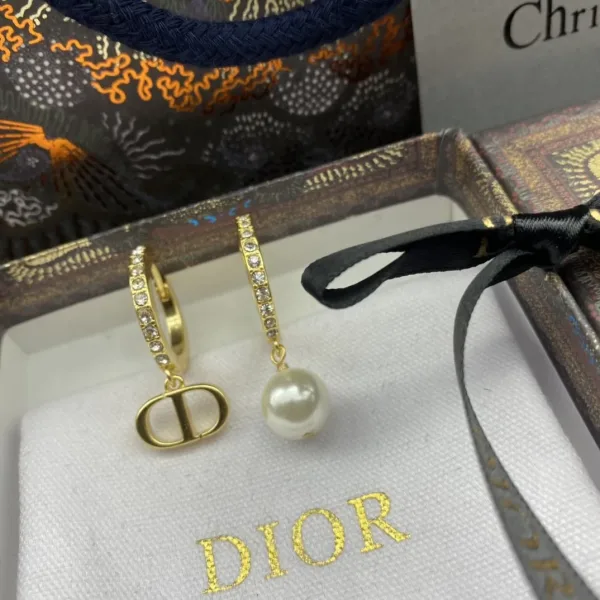 Dior ??rh?¡èngen replika lyx super klon Letter Pearl Diamond Temperament