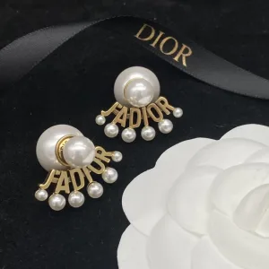 Dior ??rh?¡èngen replika lyx super klon Retro Elegant Letter Pearl