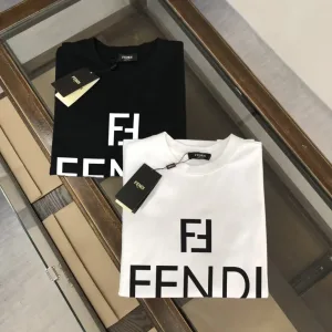 Fendi kortärmad replika superklon bomullsgrafik Fashionabla ärmar