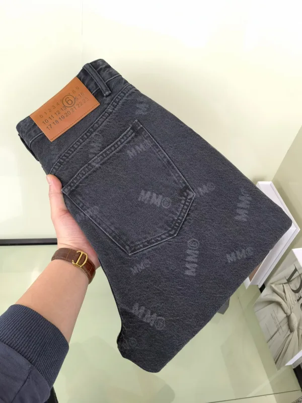Margiela Jeans replika lyx Denim Washed Logo Broderi Original Design