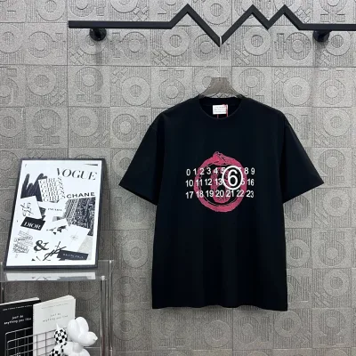 Margiela Short Sleeves replica lyx Svart Vit Logo Washed Retro