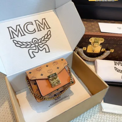Mcm Kvinnor Coat replica 1:1 Parat Erbjudande skapar en snygg look
