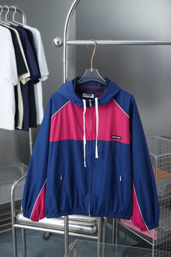 Miu Jacka replika lyx Svart Gr?£¤ Polyester L?¡èder Broderad logotyp