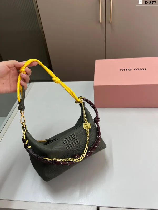 Miu Umhängetasche Replik Luxus Crossbody Leichte It Miumiu Mittagessen