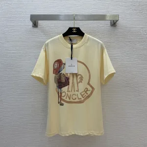 Moncler Kvinnor Kortärmad replika lyx Logo Längd Slut Cartoon