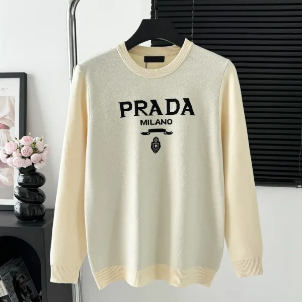 Prada Skjorta replika lyx super klon Sticka Logo Tröja Tyg