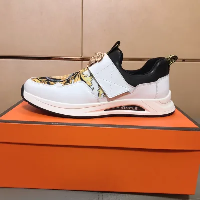 Versace Casual Schuhe Replik Luxus Rindsleder Schaffell Männer Modelle sorgfältig