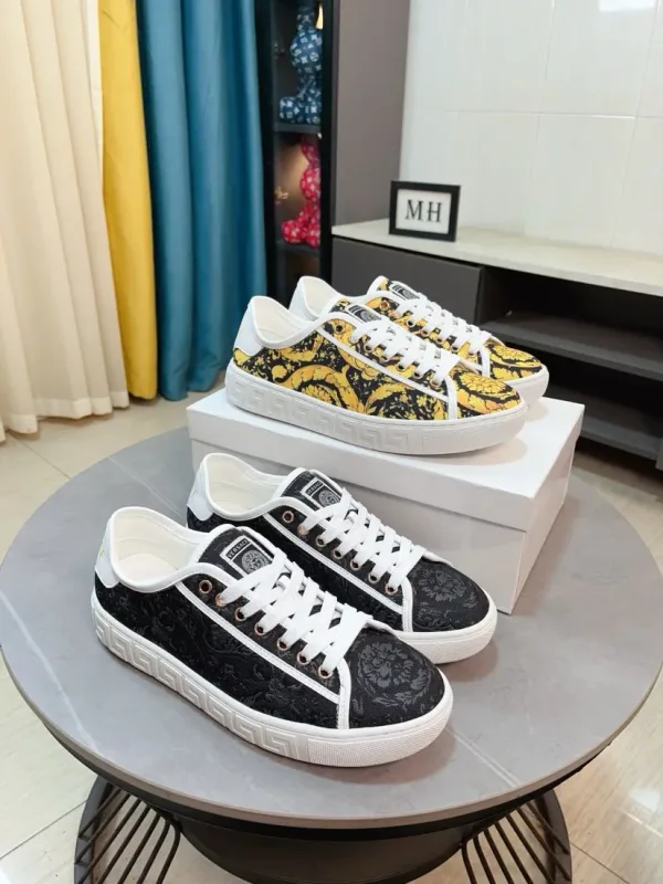 Versace Casual Shoes Replik Luxus Schaffell ist das neueste Modell sorgfältig