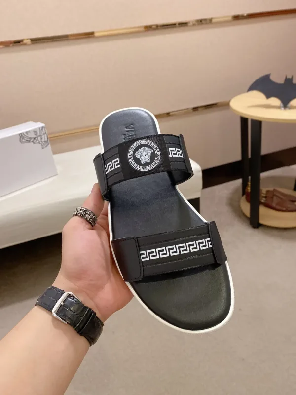 Versace Slides Replik Luxus bei Slippers End Herren Schuhe Offizielle